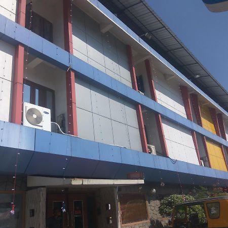 Hotel Malika Residency Ettumanoor Exterior photo