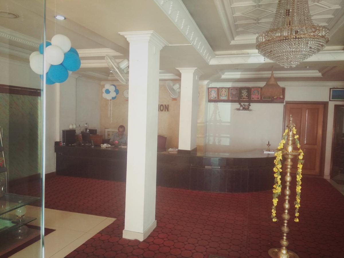 Hotel Malika Residency Ettumanoor Exterior photo