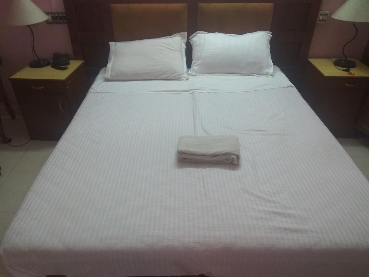 Hotel Malika Residency Ettumanoor Exterior photo