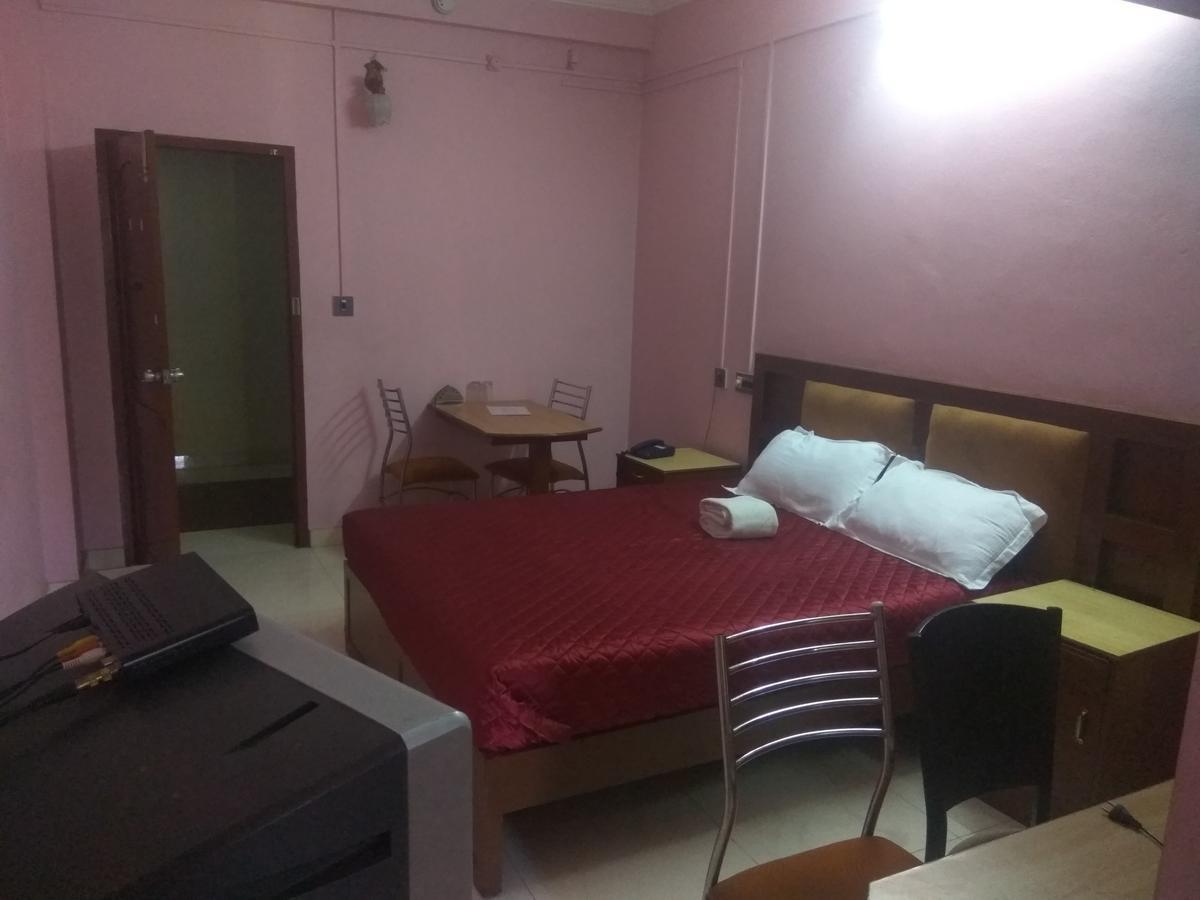 Hotel Malika Residency Ettumanoor Exterior photo